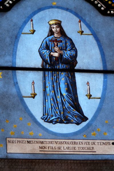 Verschijning van de Heilige Maagd aan de kinderen van Pontmain: 'Maar bidt, mijn kindertjes, God zal jullie gauw verhoren; mijn Zoon laat zich raken.'.