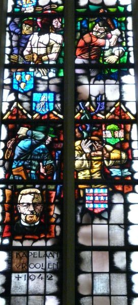 Herdenkingsraam Kapelaan Marinus van Rooijen.