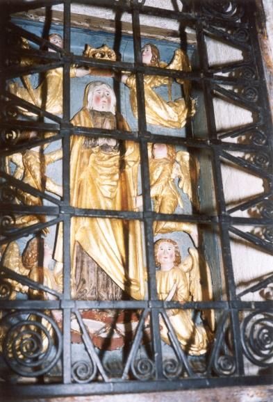 Maria ten Hemelopneming: door zes engelen.