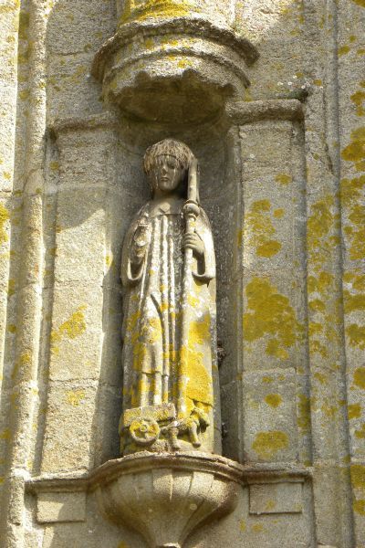 Sint Thégonnec met aan zijn voeten de ossenkar.