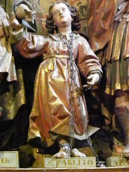 De kleine Paulillus met een ketting om de nek, verwijzend naar de slavernij waartoe hij werd veroordeeld